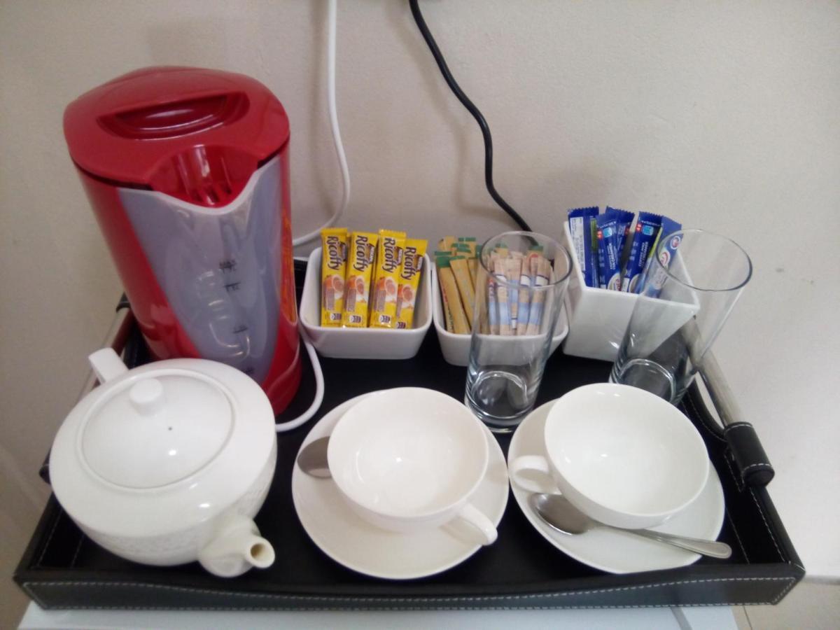 Bed and Breakfast Afrikawisa At O.R. Tambo International Airport Kempton Park Exterior foto