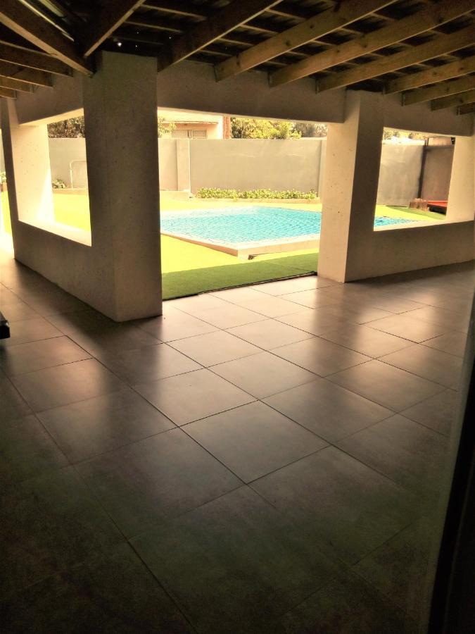 Bed and Breakfast Afrikawisa At O.R. Tambo International Airport Kempton Park Exterior foto