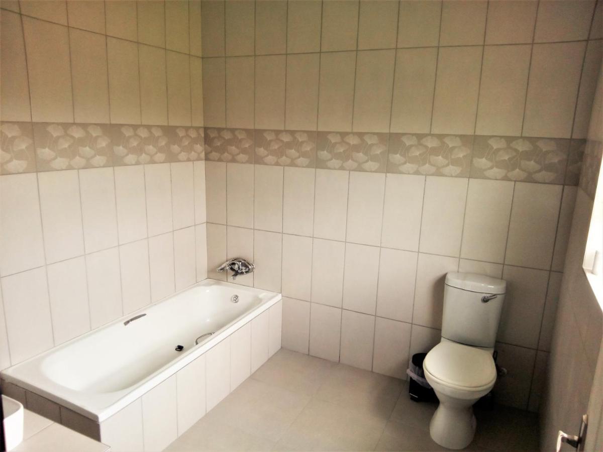 Bed and Breakfast Afrikawisa At O.R. Tambo International Airport Kempton Park Habitación foto