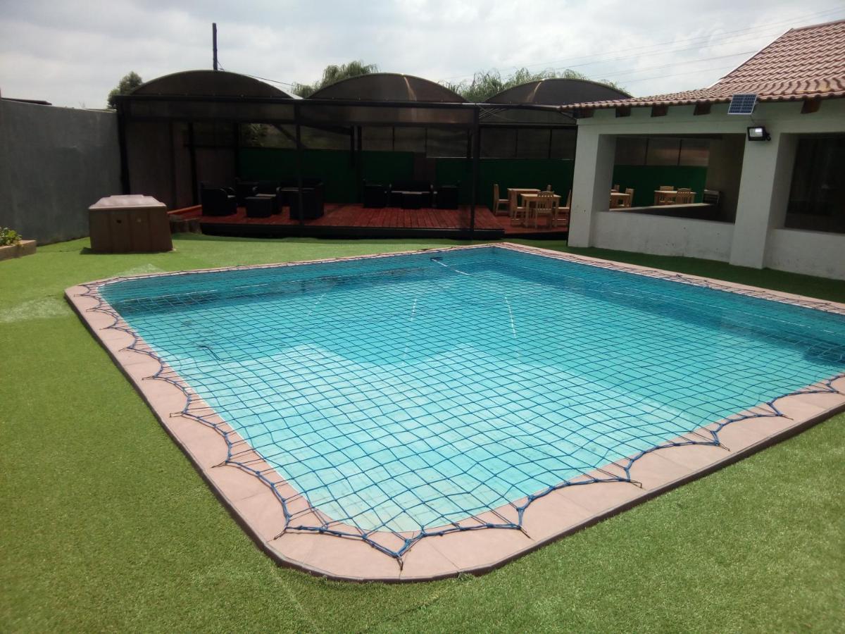 Bed and Breakfast Afrikawisa At O.R. Tambo International Airport Kempton Park Exterior foto