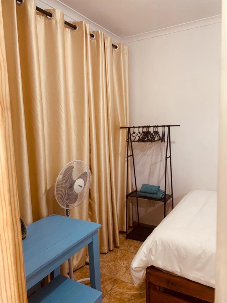 Bed and Breakfast Afrikawisa At O.R. Tambo International Airport Kempton Park Exterior foto