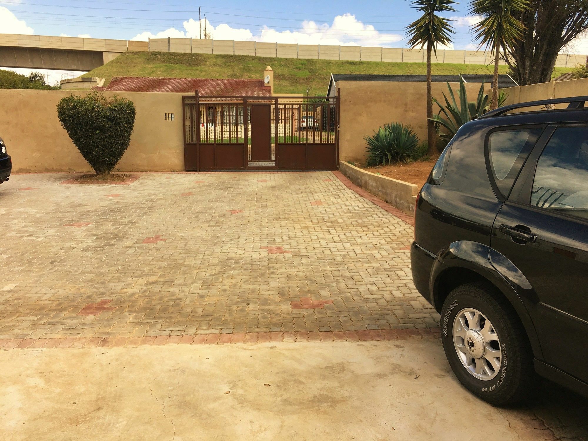 Bed and Breakfast Afrikawisa At O.R. Tambo International Airport Kempton Park Exterior foto