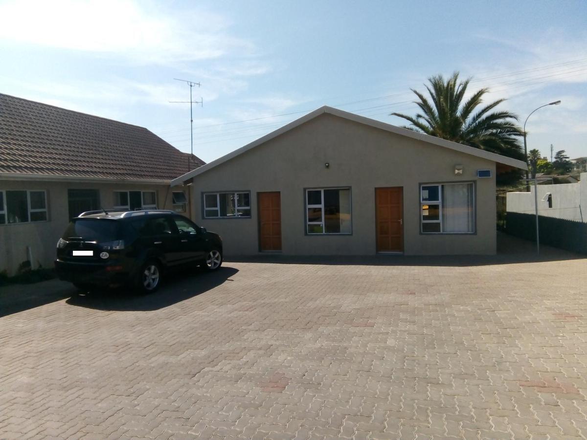 Bed and Breakfast Afrikawisa At O.R. Tambo International Airport Kempton Park Exterior foto